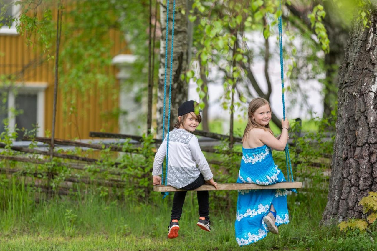 Lyrsta R B&B Lyrestad Екстер'єр фото